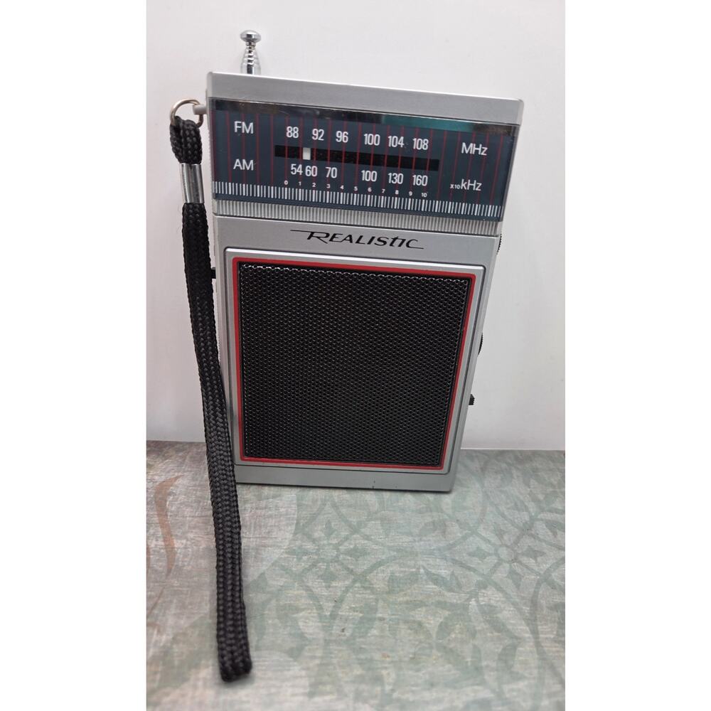 Vintage Realistic Radio Shack Hand Held Portable AM-FM Radio Model 12-719 Works